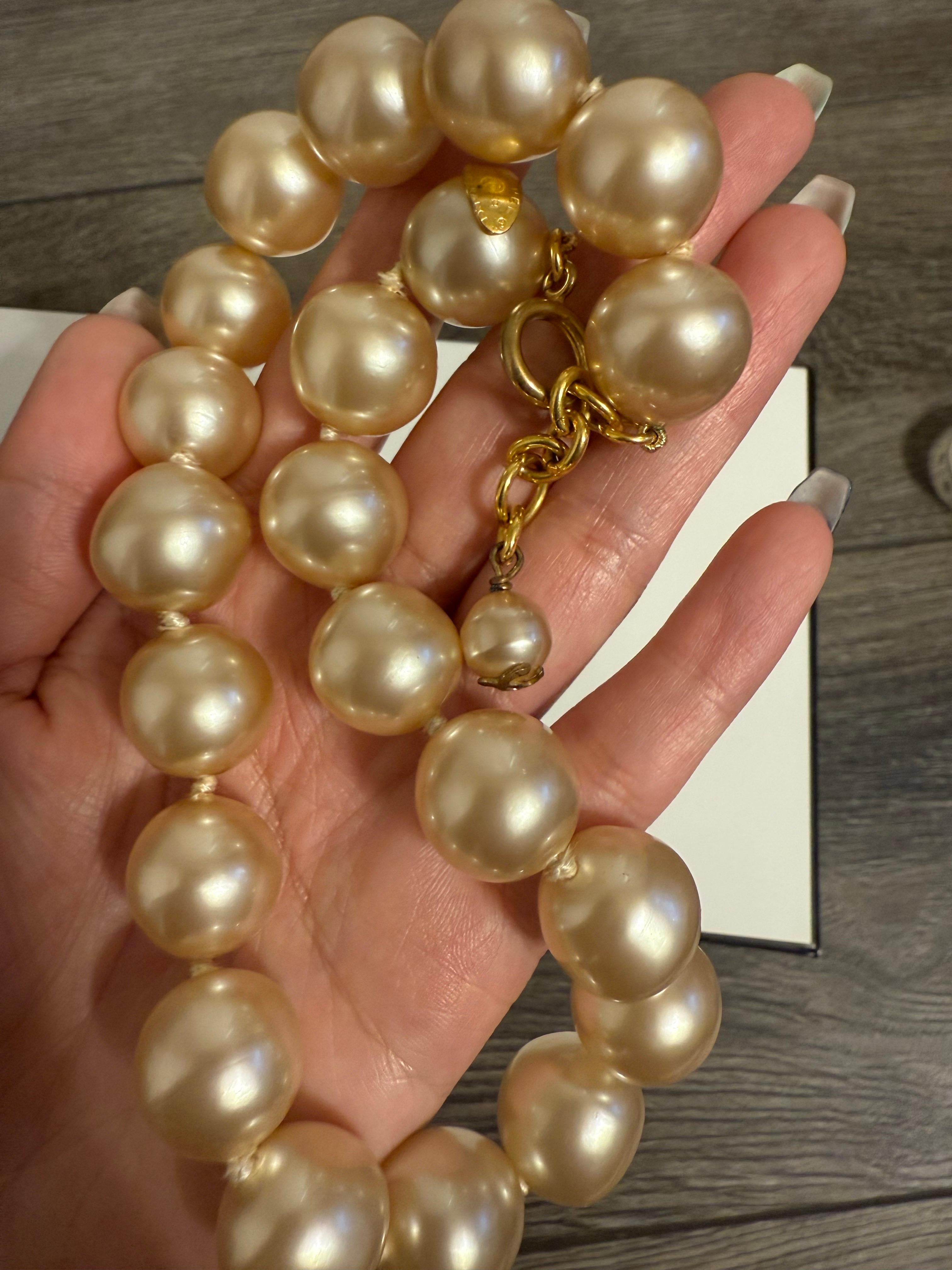Chanel Schöne Vintage Faux Perlenkette Halskette im Angebot 6