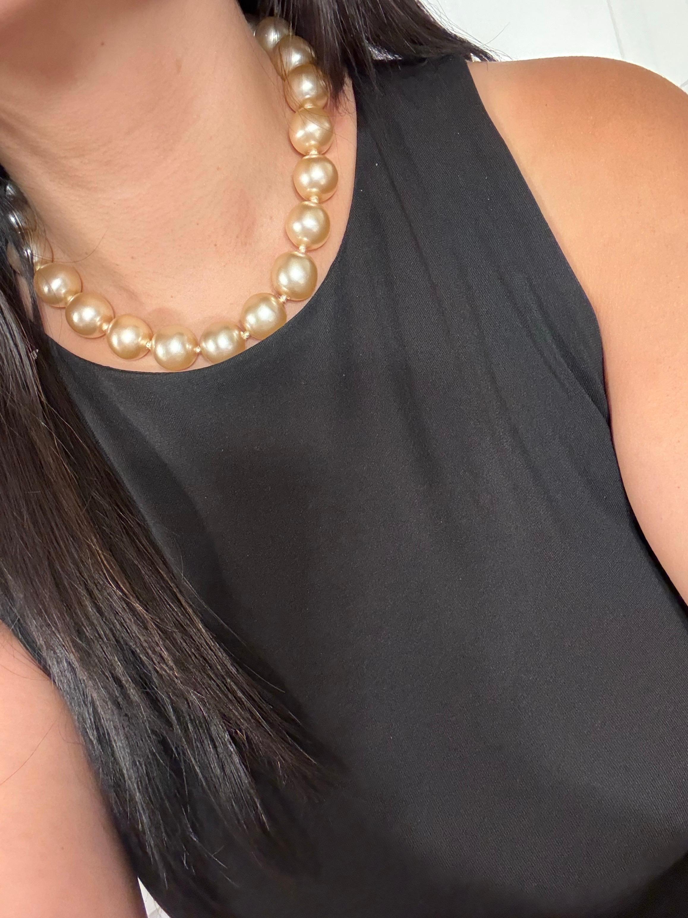 Chanel Schöne Vintage Faux Perlenkette Halskette im Angebot 8