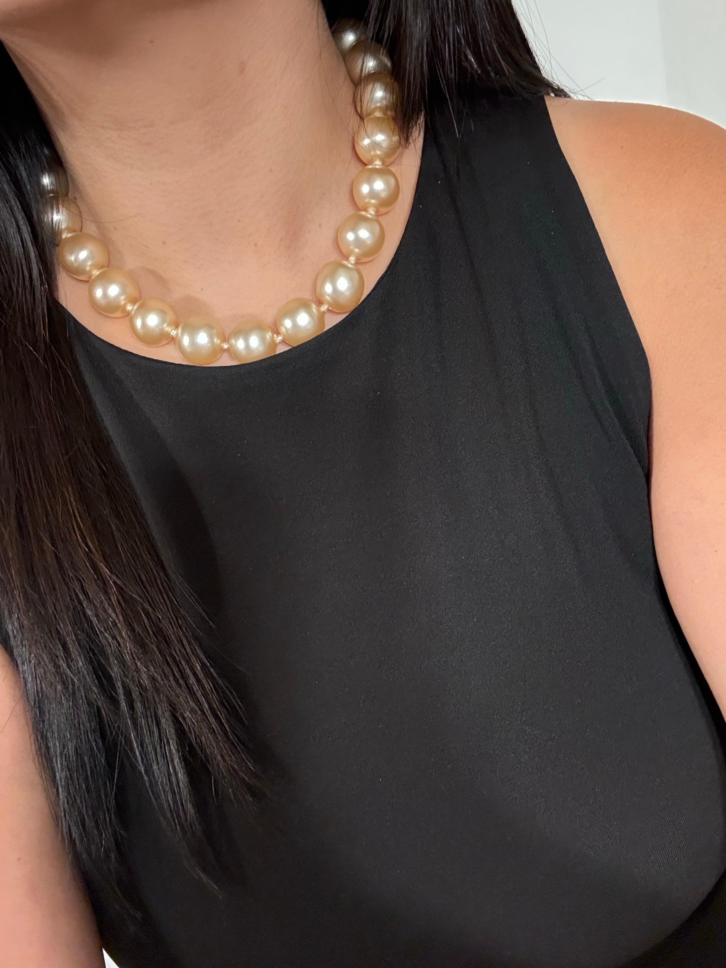 Chanel Schöne Vintage Faux Perlenkette Halskette im Zustand „Gut“ im Angebot in Bellevue, WA