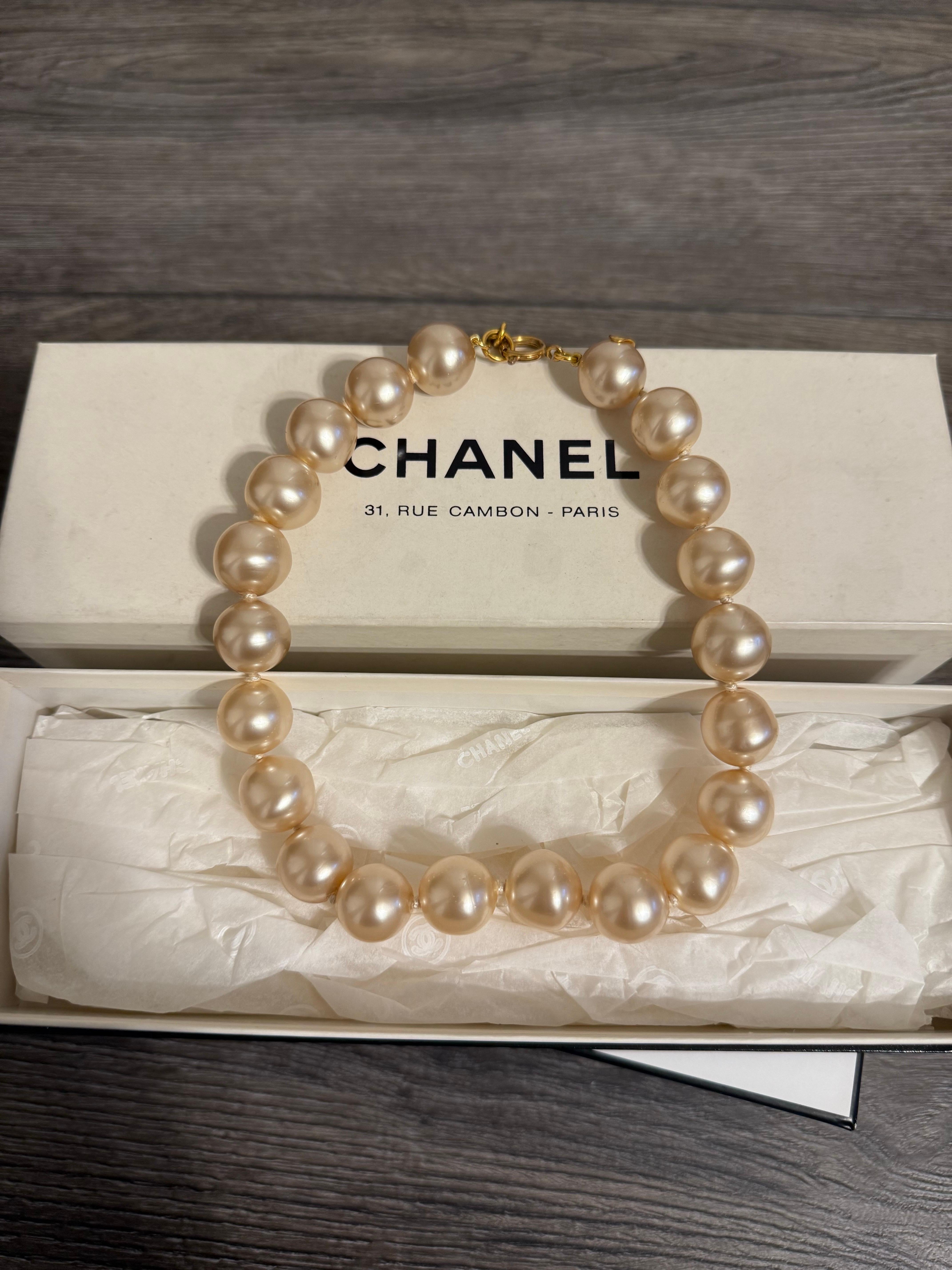 Chanel Schöne Vintage Faux Perlenkette Halskette für Damen oder Herren im Angebot