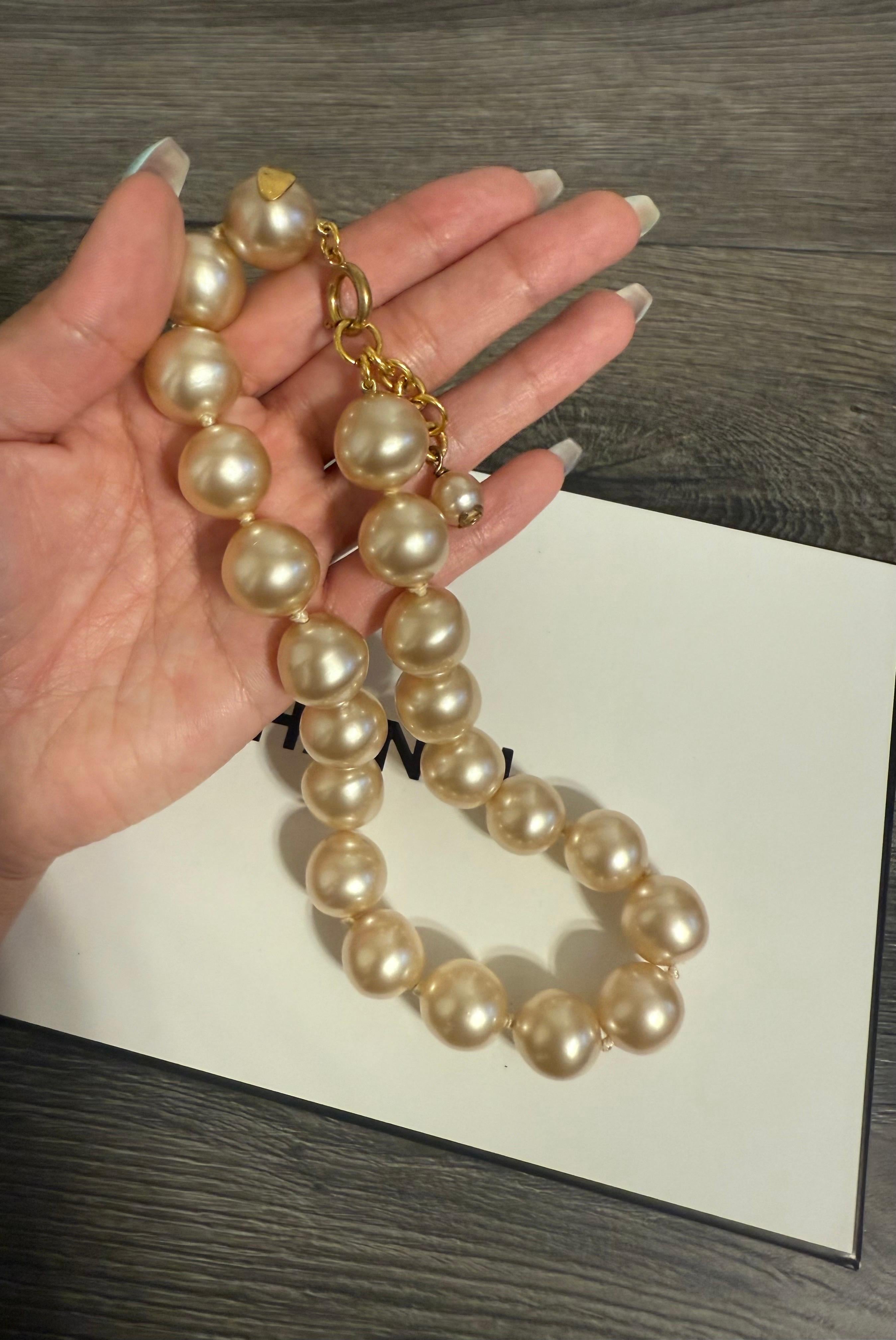 Chanel Schöne Vintage Faux Perlenkette Halskette im Angebot 3