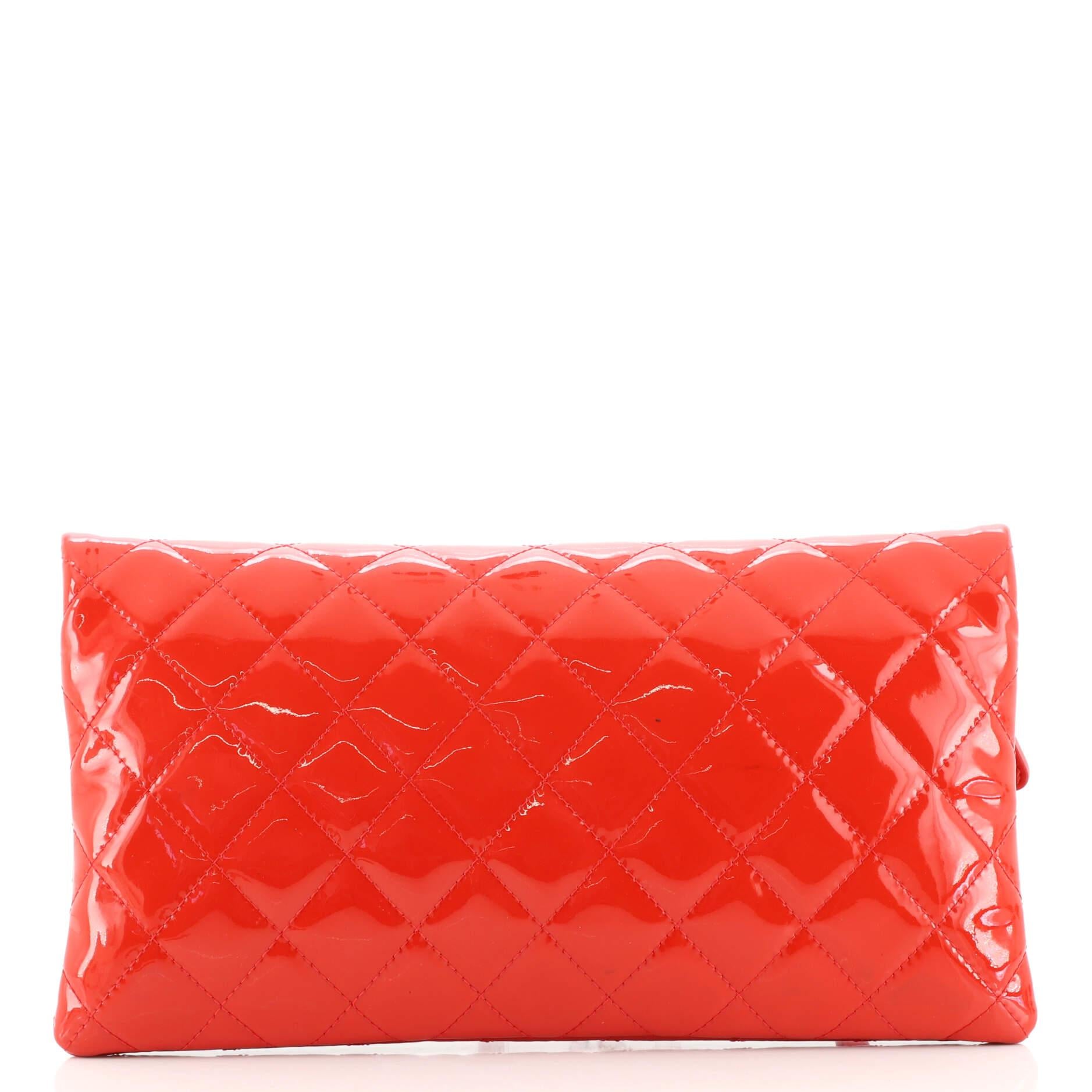 Chanel Beauty CC Clutch Quilted Patent In Good Condition In NY, NY