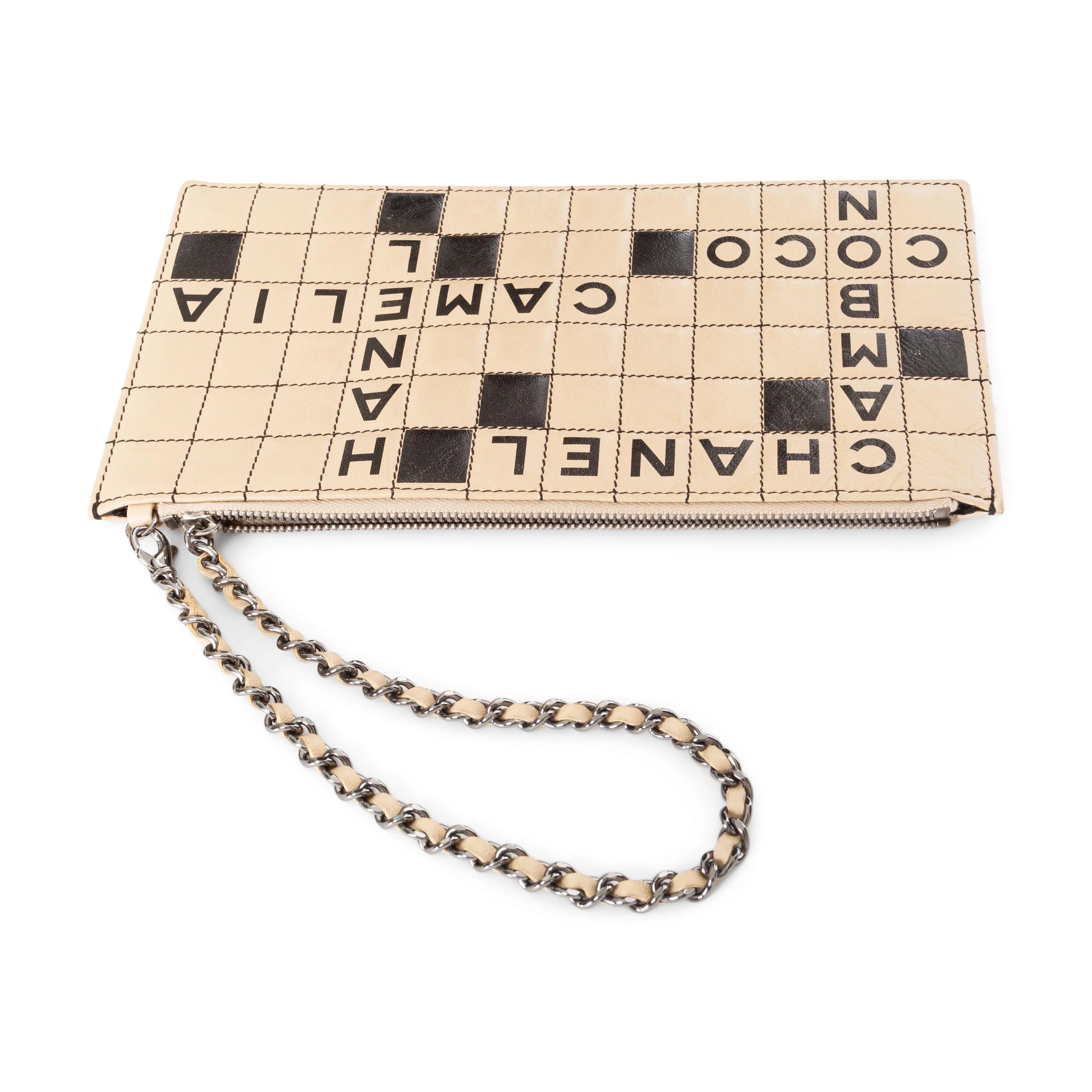 Chanel Beige und Schwarzes Leder Kreuzworträtsel Camelia Pochette (Orange)