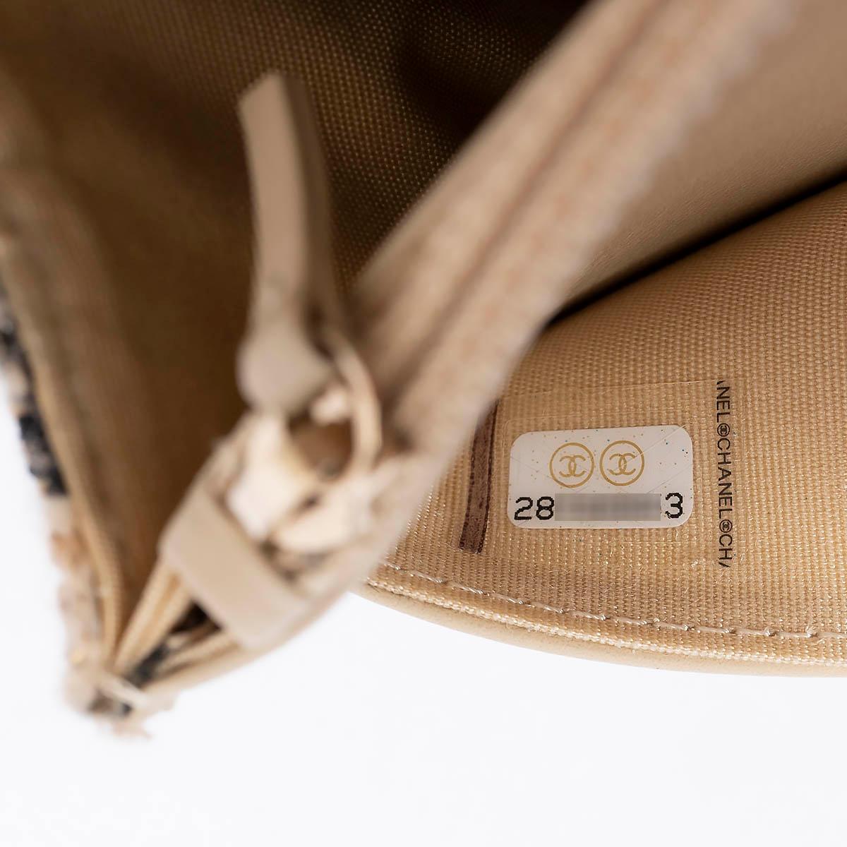 CHANEL beige black 2019 19K HOUNDSTOOTH TWEED Wallet on Chain WOC Bag For Sale 6