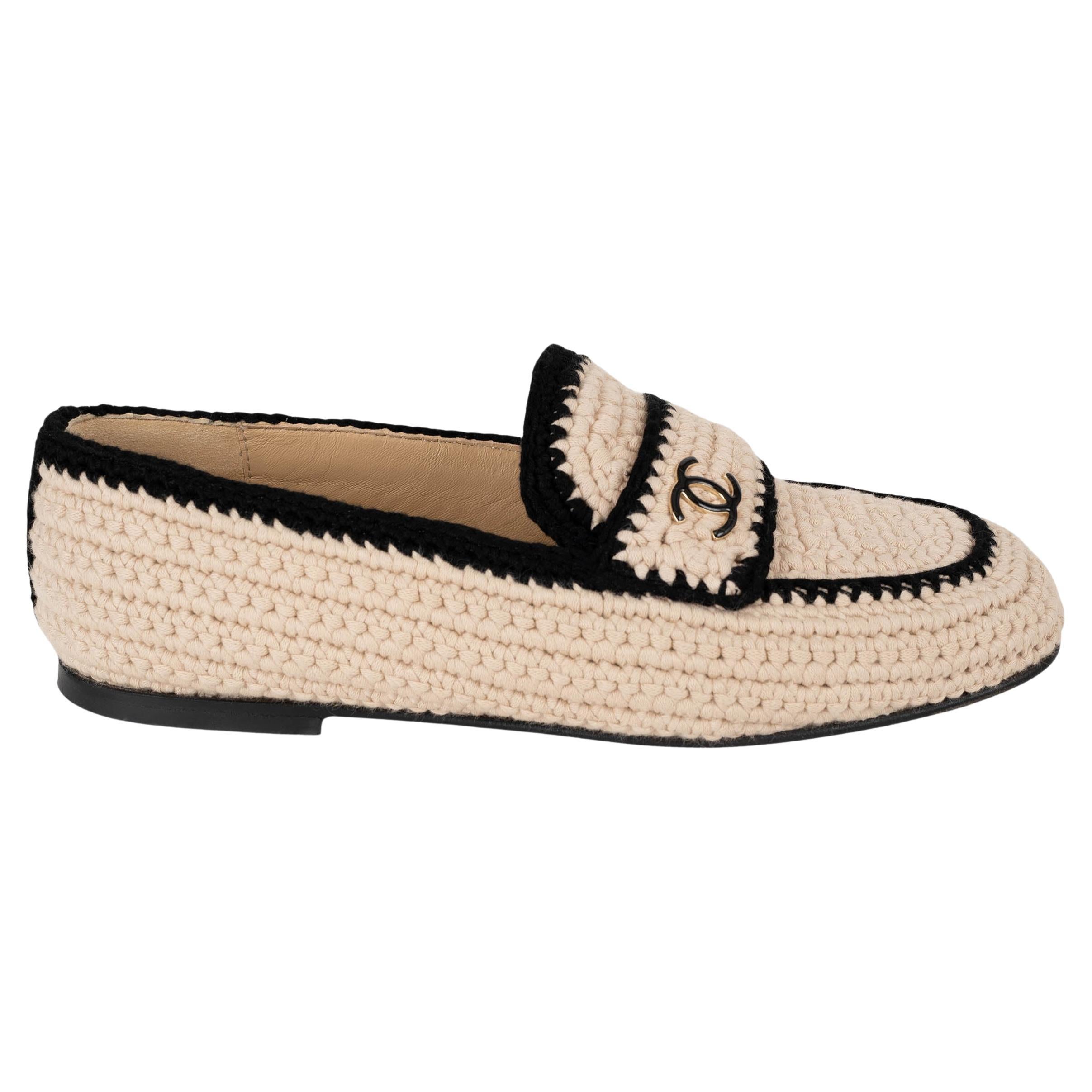 Chanel beige e nero 23C MONTE CARLO CROCHET Mocassini Scarpe 38.5 in vendita