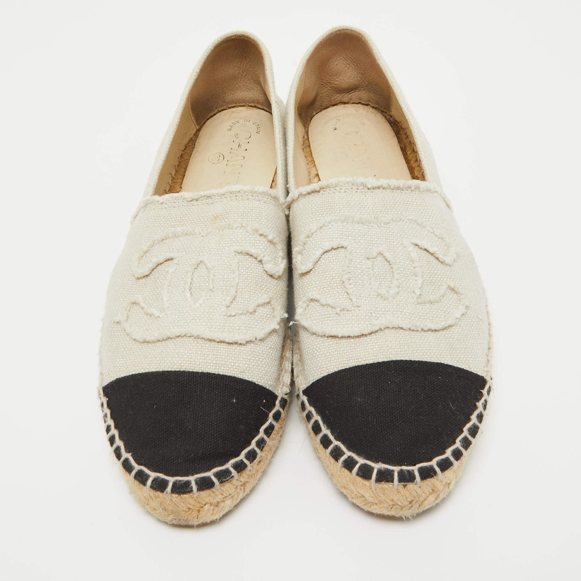 Let this comfortable pair be your first choice when you're out for a long day. These Chanel espadrilles have well-sewn uppers beautifully set on durable soles.

