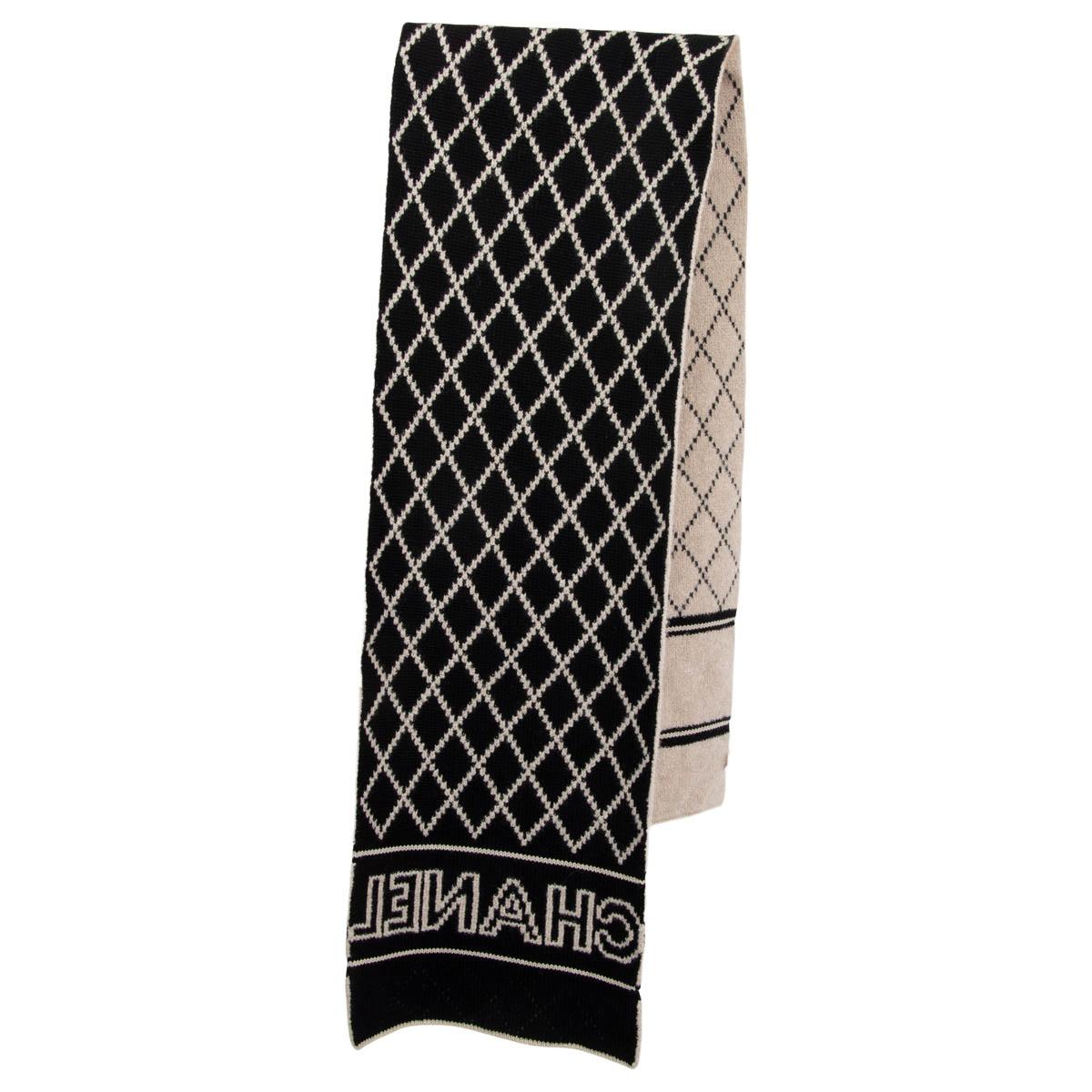 100% authentic Chanel 2021 logo muffler in quilted sand and black cashmere (51%), wool (37%) and silk (12%). Has been worn once and is in virtually new condition.

Measurements
Model	Chanel21K
Width	38cm (14.8in)
Length	200cm (78in)

All our
