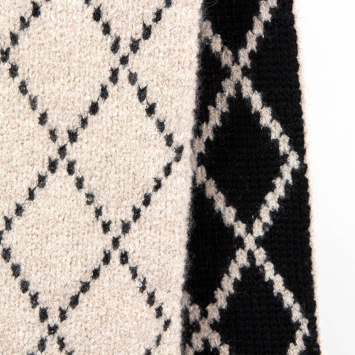 chanel muffler