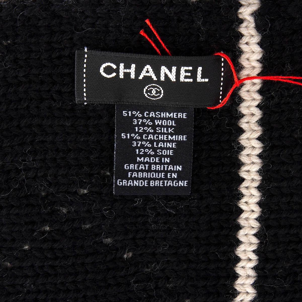 CHANEL beige black cashmere wool silk 2021 21K QUILTED Muffler Scarf 1