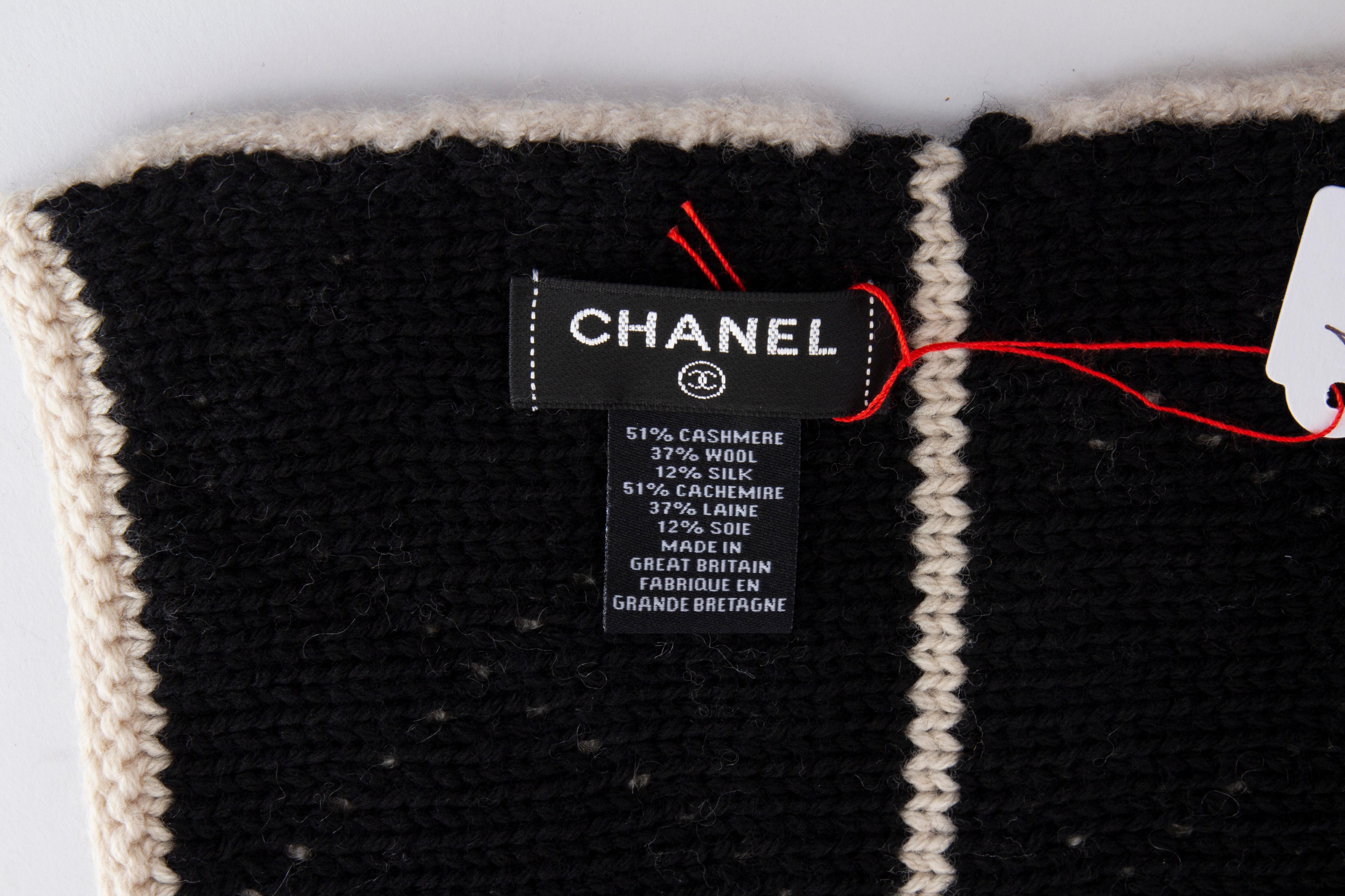 CHANEL beige black cashmere wool silk 2021 21K QUILTED Muffler Scarf 2
