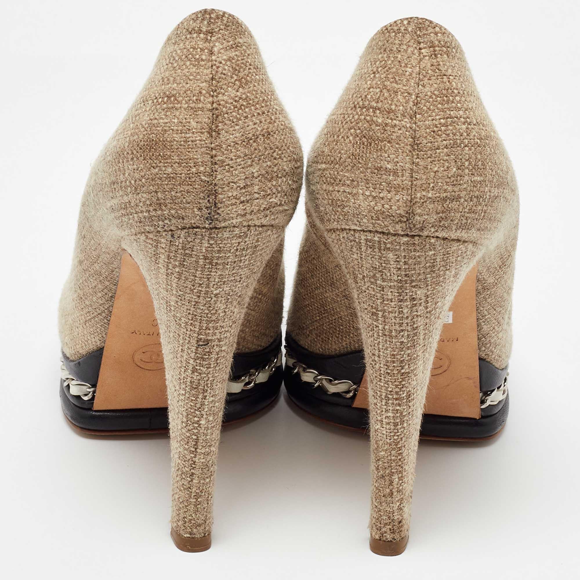 Women's Chanel Beige/Black Fabric and Leather CC Cap Toe Platform Pumps Size 39