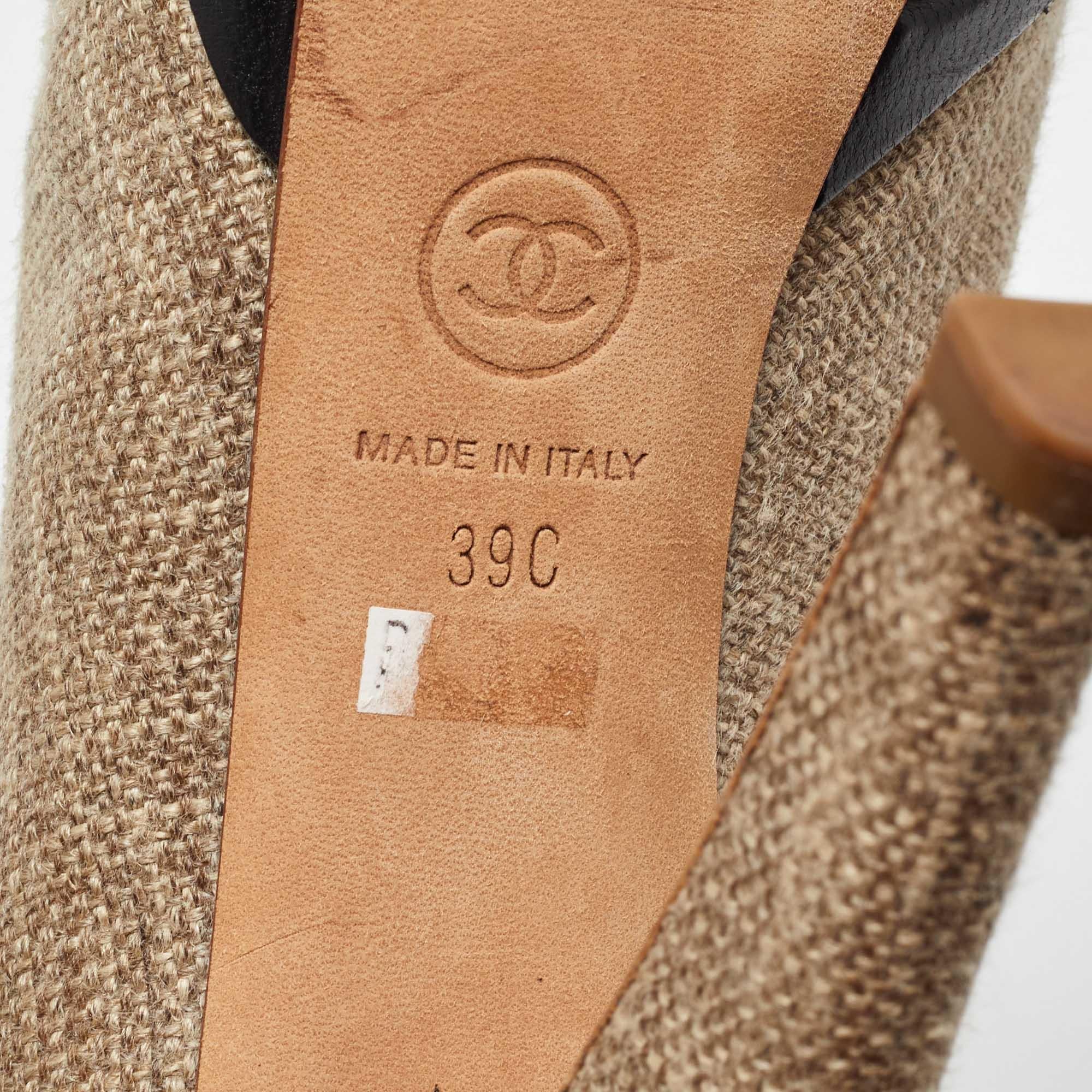 Chanel Beige/Black Fabric and Leather CC Cap Toe Platform Pumps Size 39 3