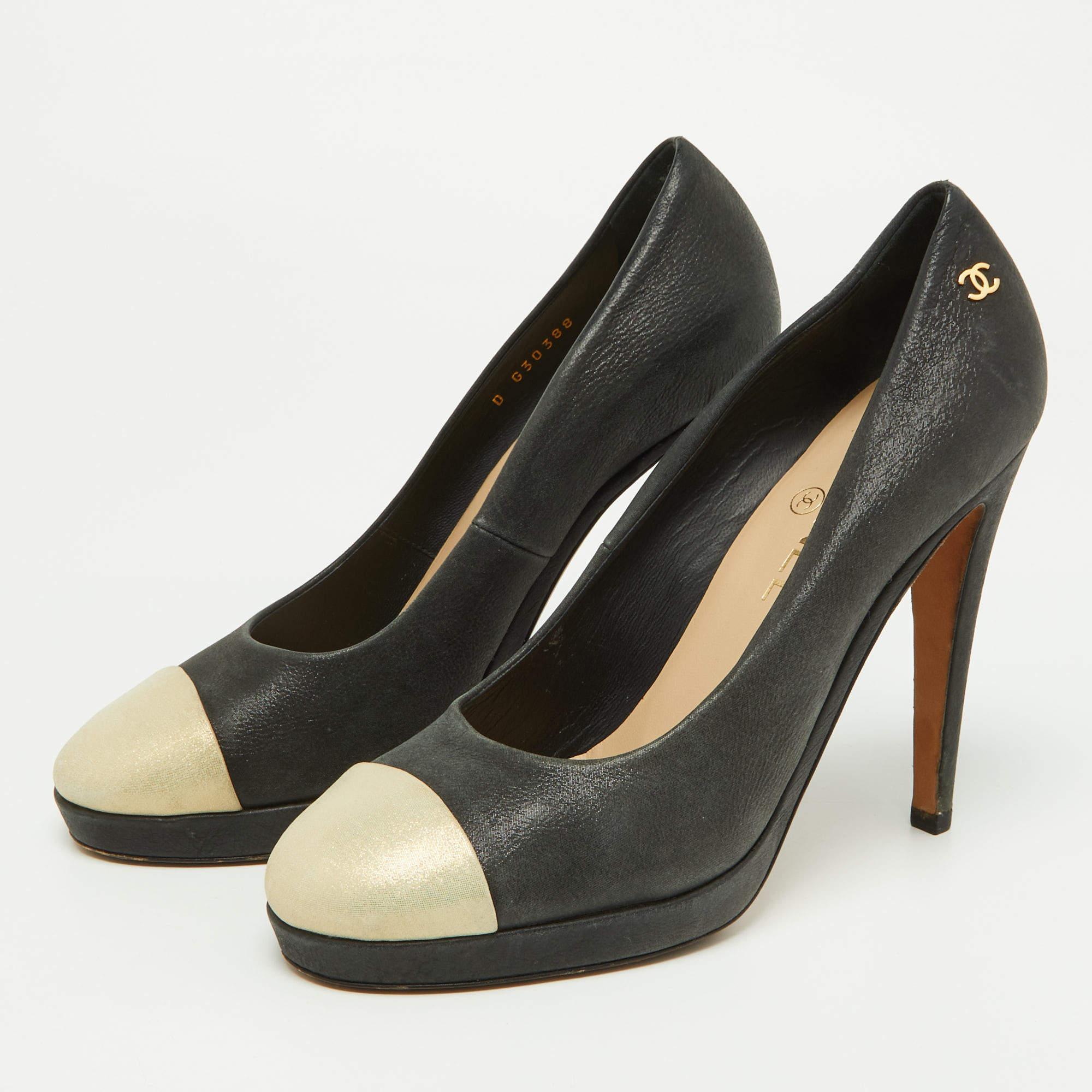 Chanel Beige/Black Iridescent Leather CC Cap Toe Pumps Size 38 For Sale 4
