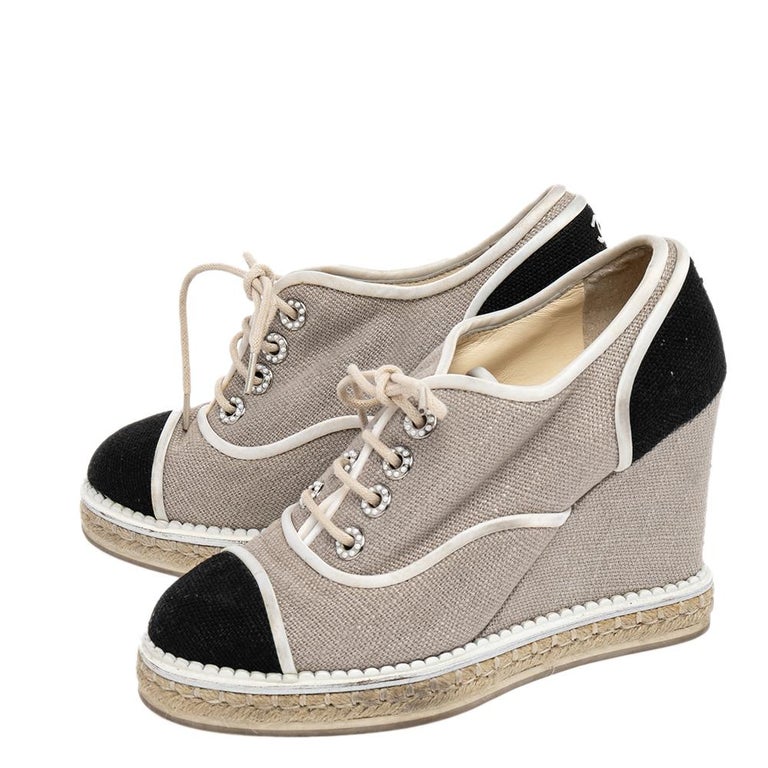 Chanel Beige/Black Jute CC Wedge Sneakers Size 38 For Sale at 1stDibs