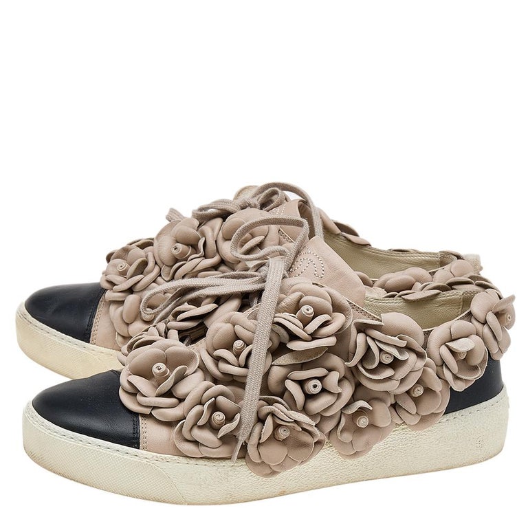 Chanel Beige/Black Leather Camellia Cap Toe Low Top Sneakers Size 38 For  Sale at 1stDibs