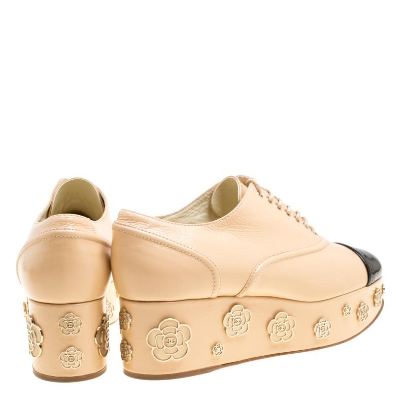 Women's Chanel Beige/ Black Leather Camellia Platform Lace Up Oxfords Size 41