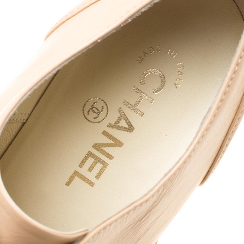 Chanel Beige/ Black Leather Camellia Platform Lace Up Oxfords Size 41 2