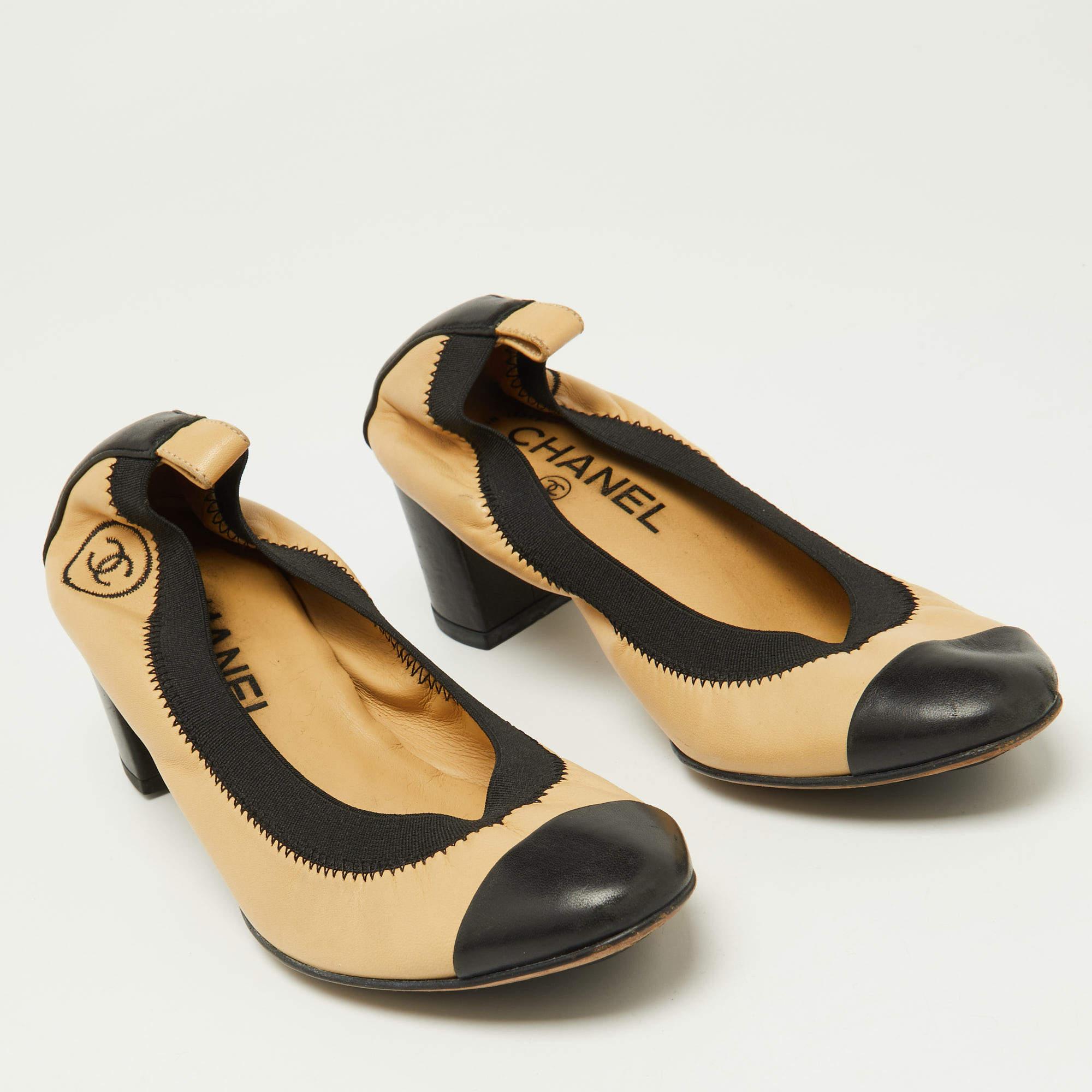 Women's Chanel Beige/Black Leather Cap Toe Scrunch Ballet Pumps Size 36