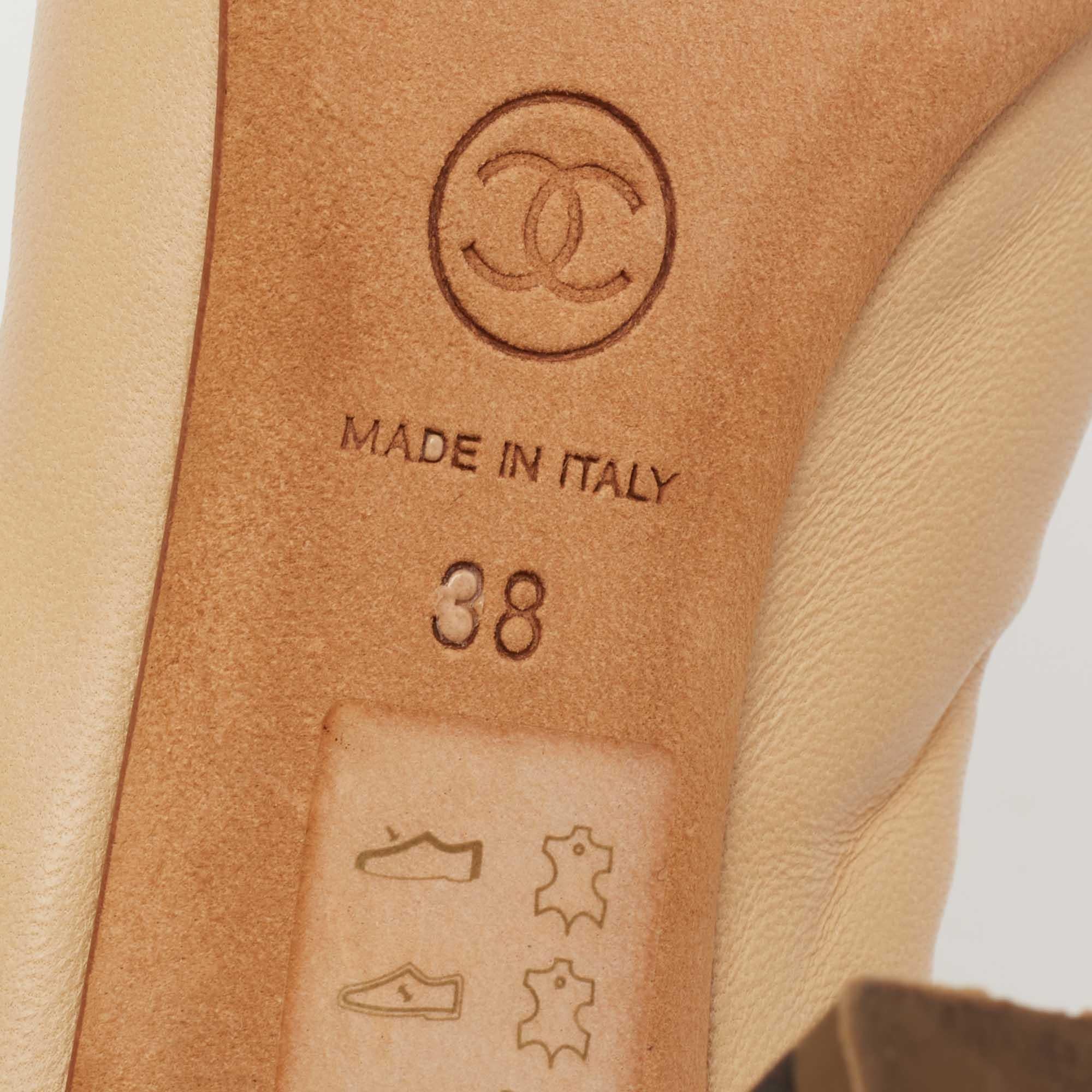 Chanel Beige/Black Leather Cap Toe Scrunch Elastic CC Scrunch Pumps Size 38 4