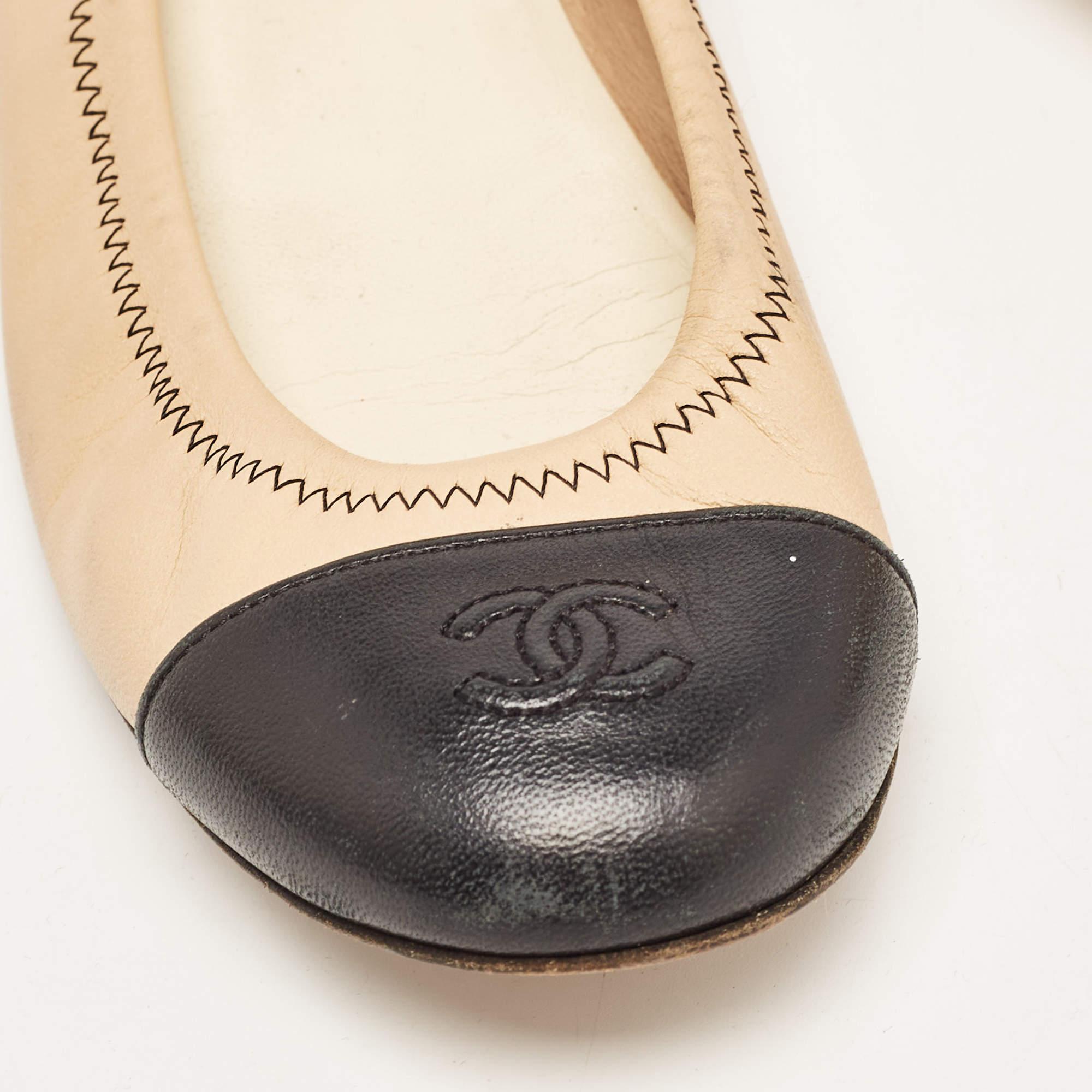 Chanel Beige/Black Leather CC Ballet Flats Size 36.5 For Sale 1
