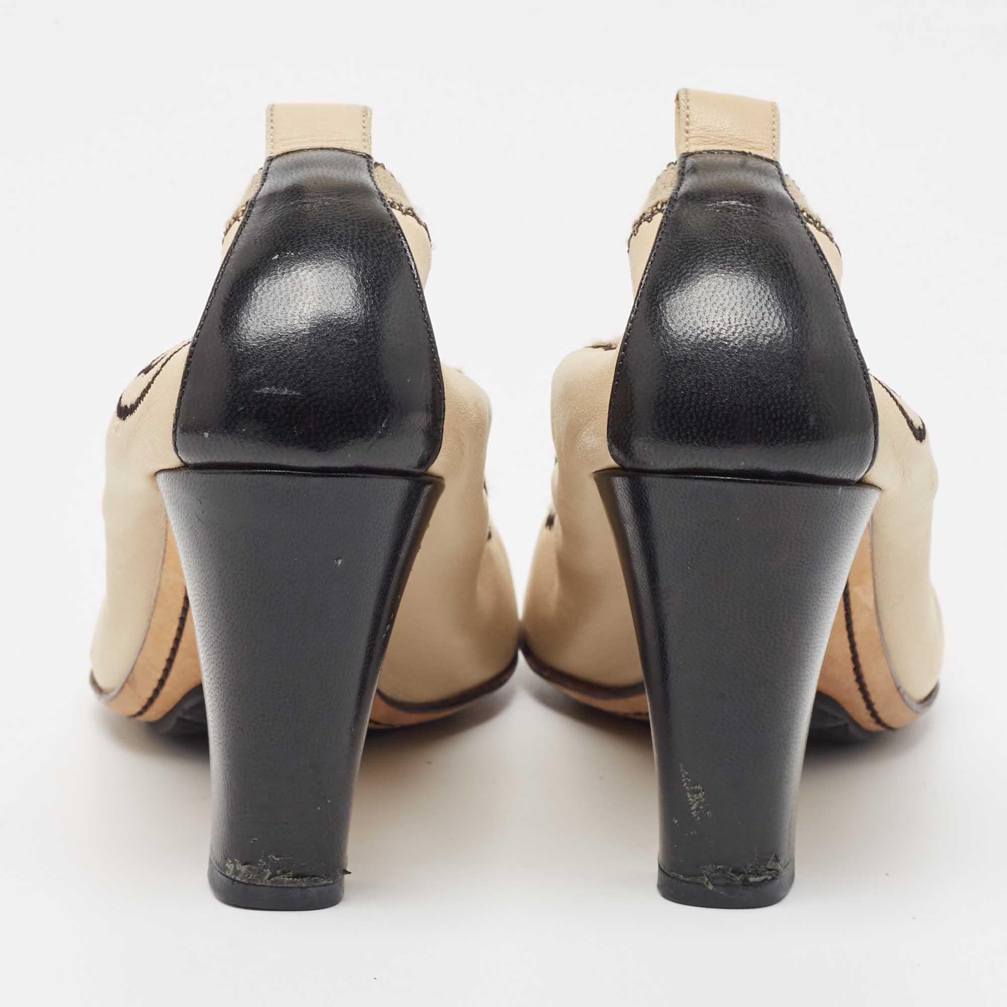 Women's Chanel Beige/Black Leather CC Cap Toe Pumps Size 36