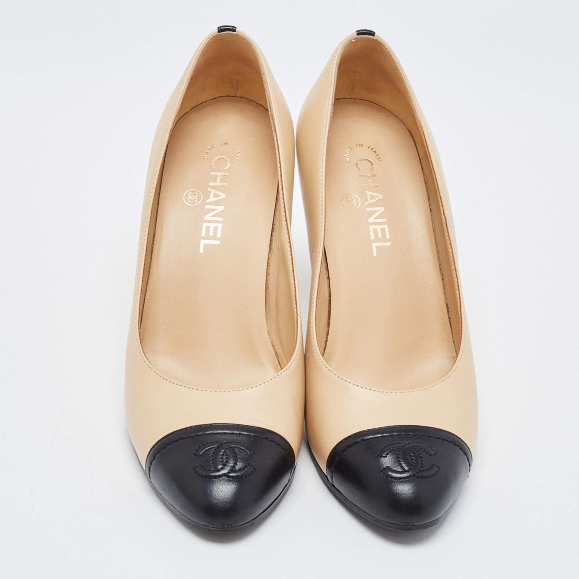Designed for fashion queens like you, these Chanel pumps are crafted from leather and are absolutely gorgeous! They come flaunting cap toes, high heels, and sturdy soles.

includes
Original Box, Info Booklet