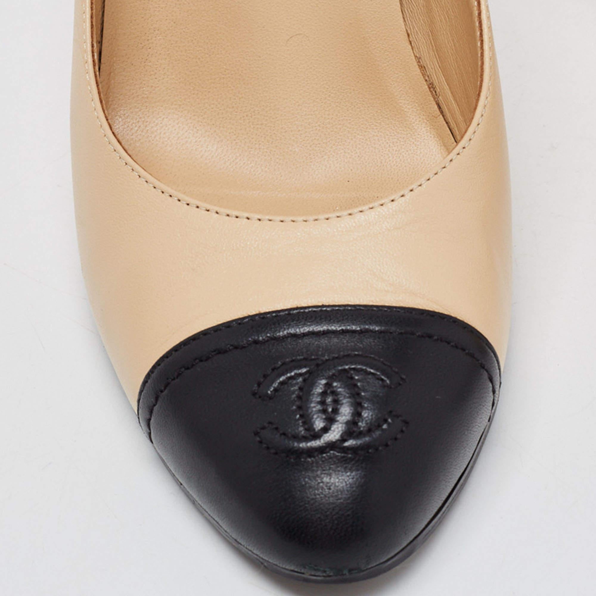 Women's Chanel Beige/Black Leather CC Cap Toe Pumps Size 39
