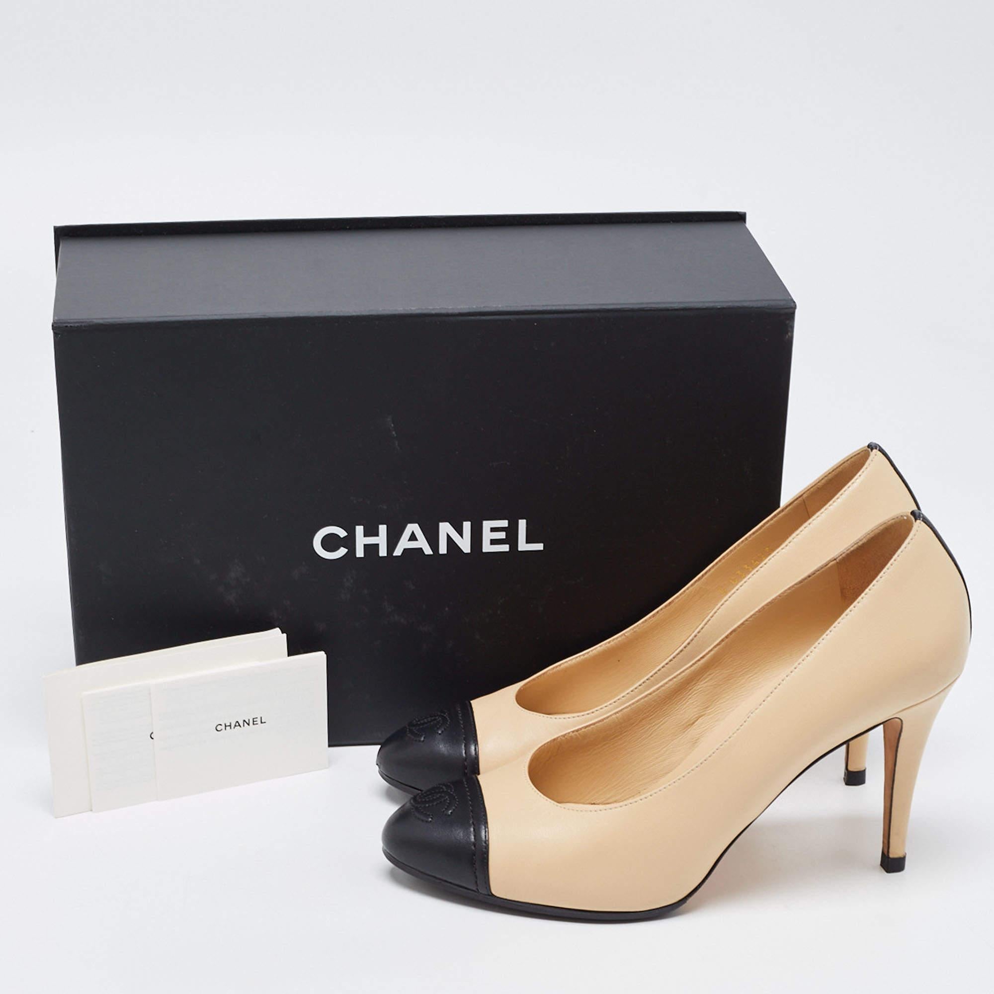 Chanel Beige/Black Leather CC Cap Toe Pumps Size 39 2