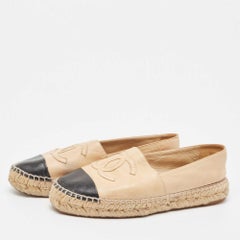 Chanel - Espadrilles CC en cuir beige/noir Taille 38