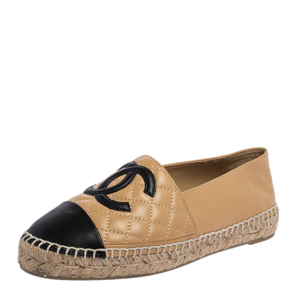Espadrille flats never looked so stylish, thanks to these ones from Chanel. The flats are crafted from leather and styled with a CC logo detailing on the vamps. They are endowed with comfortable leather-lined insoles and durable rubber soles. A