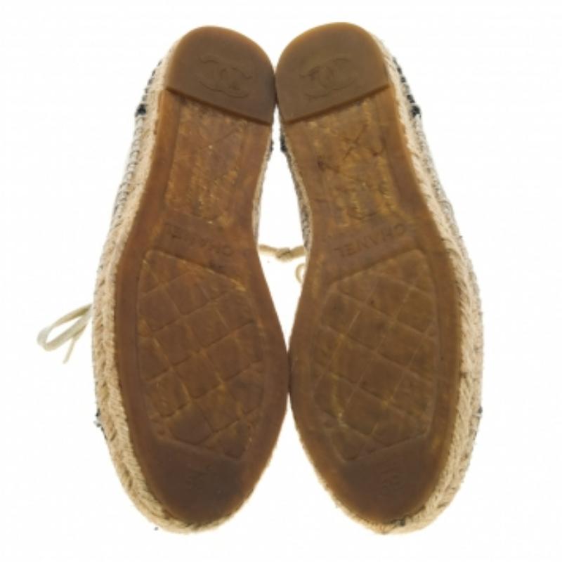 Chanel Beige/Black Patent & Leather Cap Toe Espadrille High Top Sneakers Size 39 In Good Condition For Sale In Dubai, Al Qouz 2
