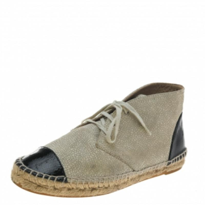 Women's Chanel Beige/Black Patent & Leather Cap Toe Espadrille High Top Sneakers Size 39 For Sale