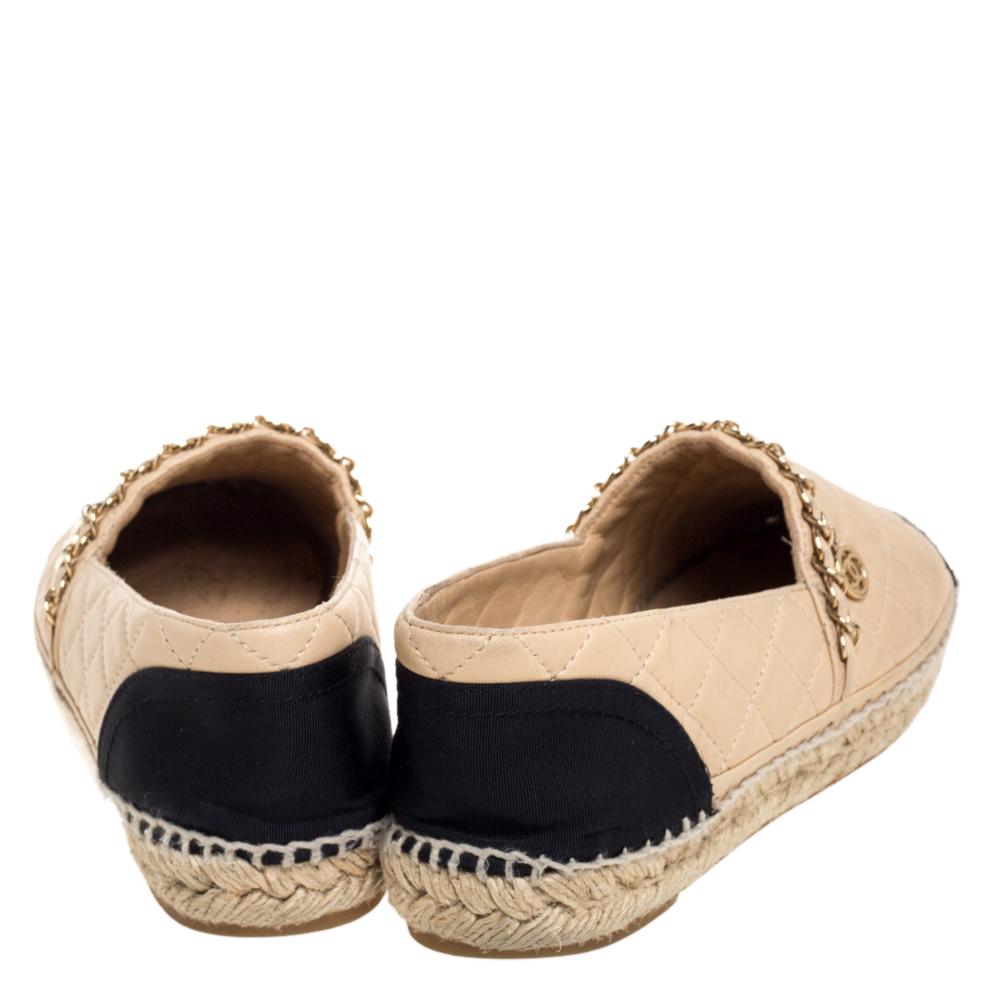 Chanel Beige/Black Quilted Leather and Fabric Cap Toe Espadrille Flats Size 38 In Good Condition In Dubai, Al Qouz 2