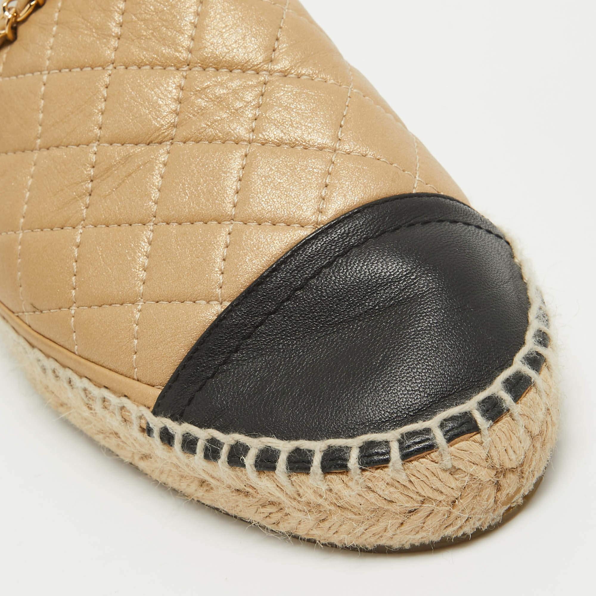 Chanel Beige/Black Quilted Leather CC Chain Link Espadrille Flat Mules Size 41 2
