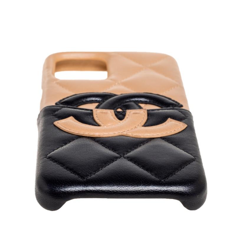 Chanel Beige/Black Quilted Leather CC iPhone 11 Pro Case In Good Condition In Dubai, Al Qouz 2
