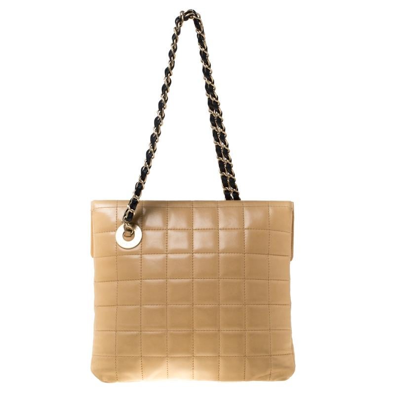 This Choco Bar Reissue, an excellent rendition of Chanel's Flap bag is a true joy to witness! It comes meticulously crafted from leather and designed with their chocolate bar quilted pattern. The Mademoiselle lock is detailed on the front, and it