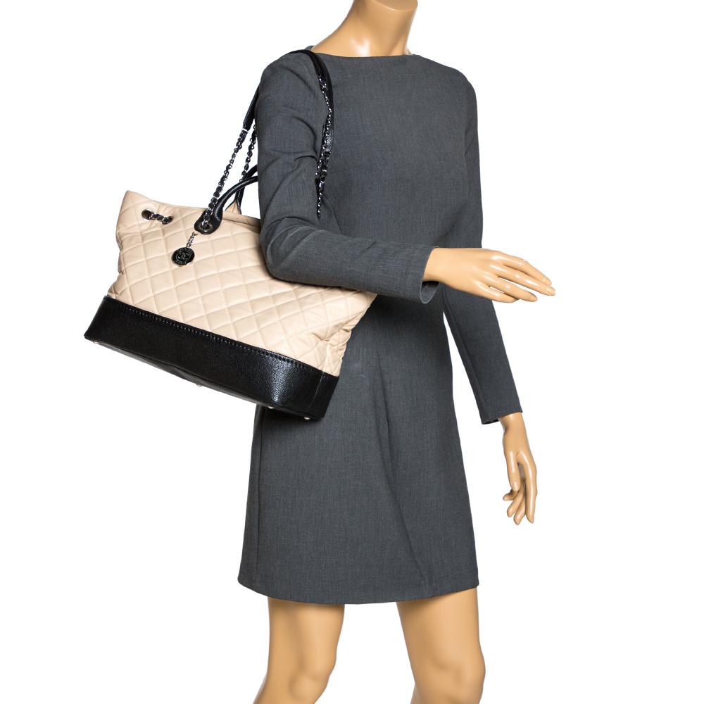 Chanel Beige/Black Quilted Leather Coco Drawstring Shopper Tote In Good Condition In Dubai, Al Qouz 2