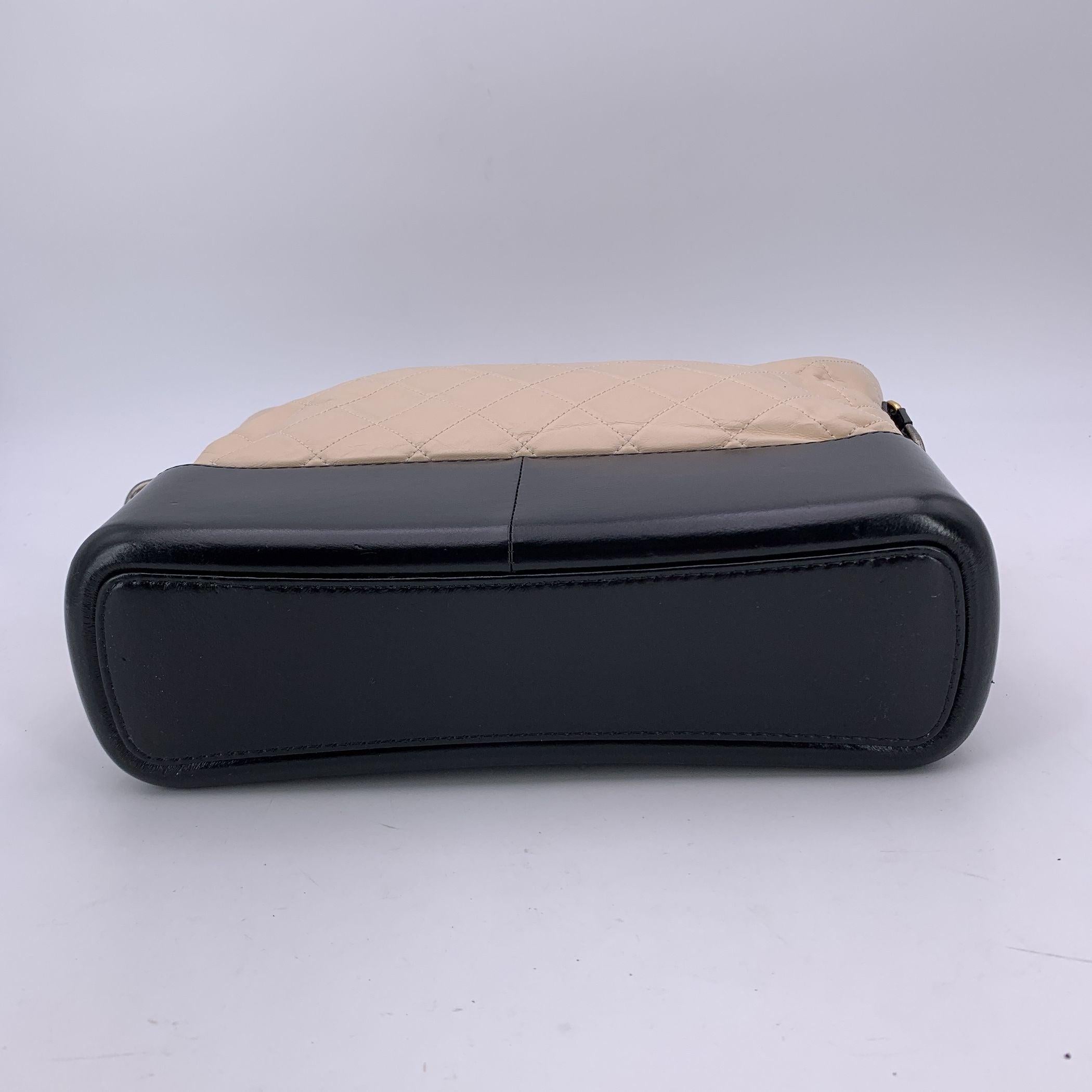 Chanel Beige Negro Acolchado Piel Gabrielle Bolso Grande en Excelente estado para la venta en Rome, Rome