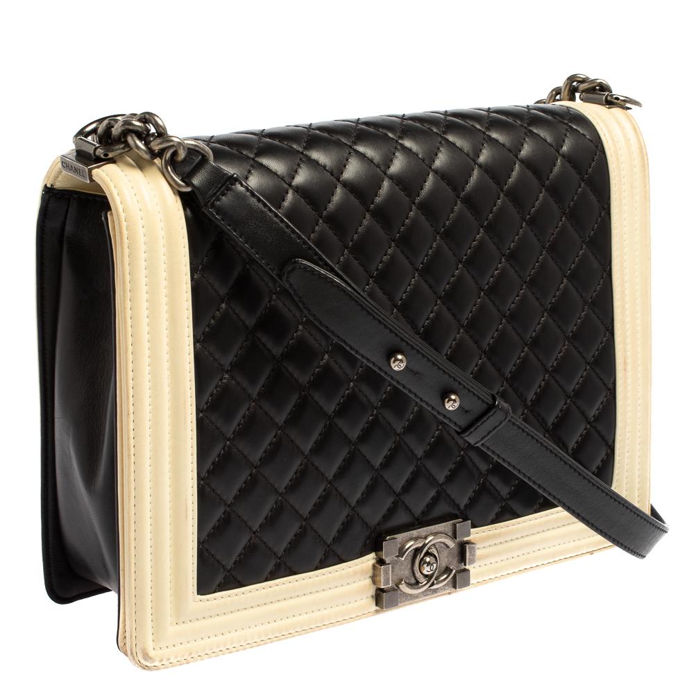 Chanel Beige/Black Quilted Leather Large Boy Flap Bag In Good Condition In Dubai, Al Qouz 2