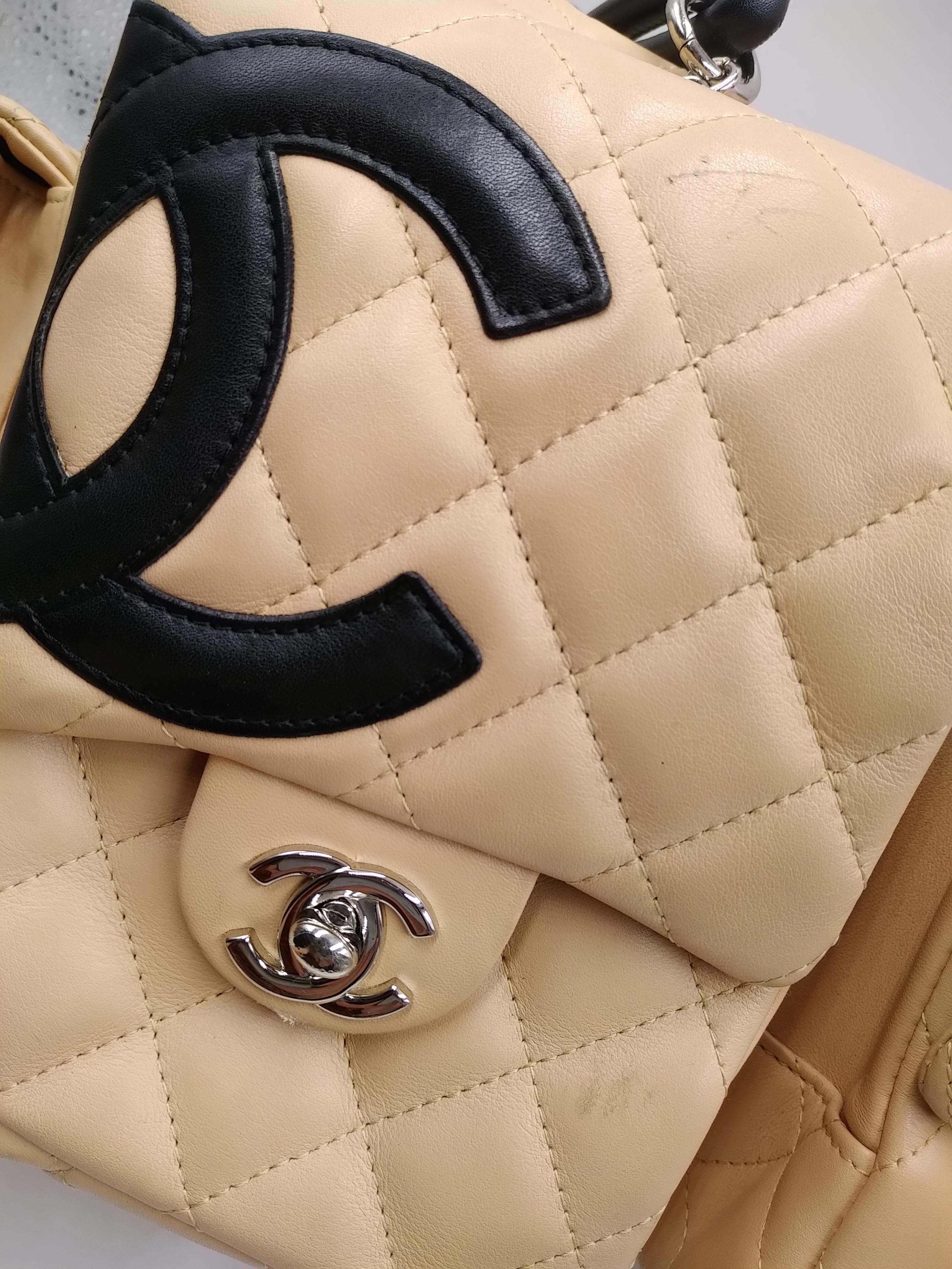 Chanel Beige/Black Quilted Leather Ligne Cambon Reporter Bag, 2004/2005
- 100% authentic Chanel
- Beige quilted leather
- Four flap top pockets and one flat rear pocket outside
- Double rolled leather handles
- Single zip closure
- Fine textile