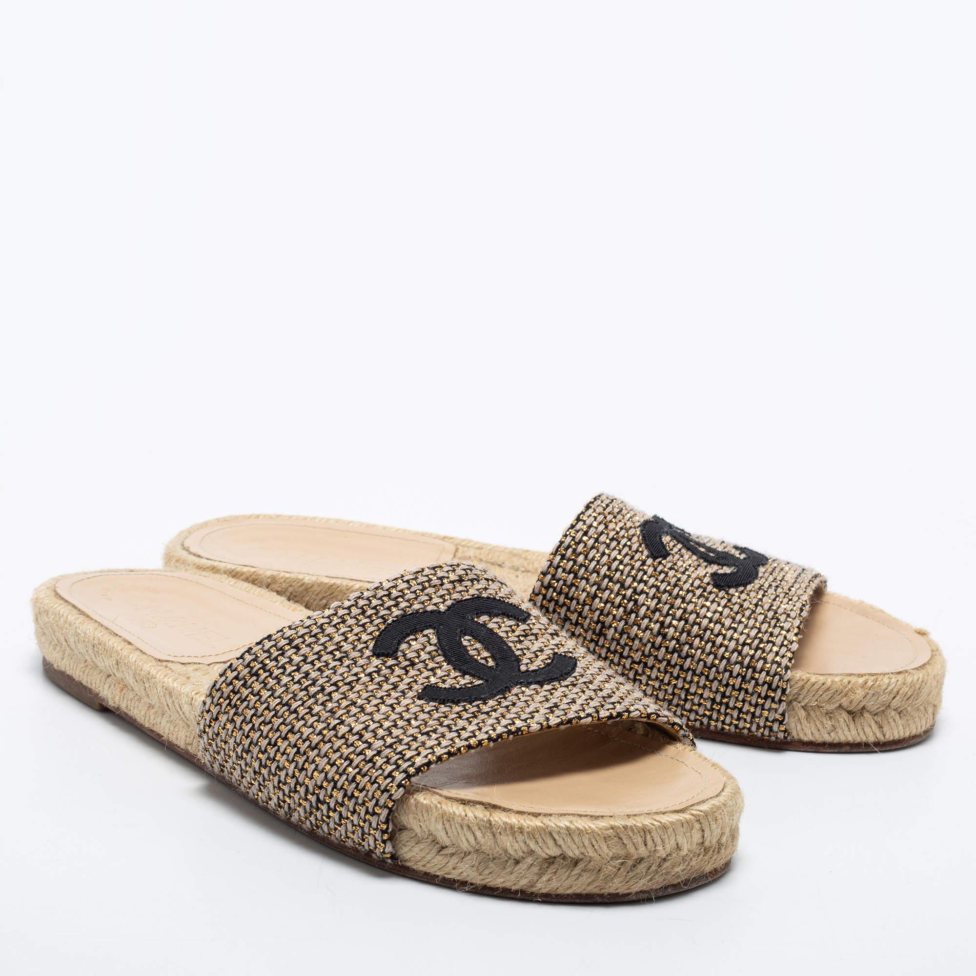 Chanel Beige/Black Tweed CC Espadrilles Sandals Size 38 In Good Condition In Dubai, Al Qouz 2