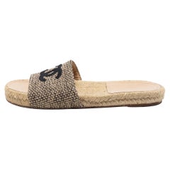 Chanel Espadrilles-Sandalen aus Tweed in Beige/Schwarz CC Größe 38