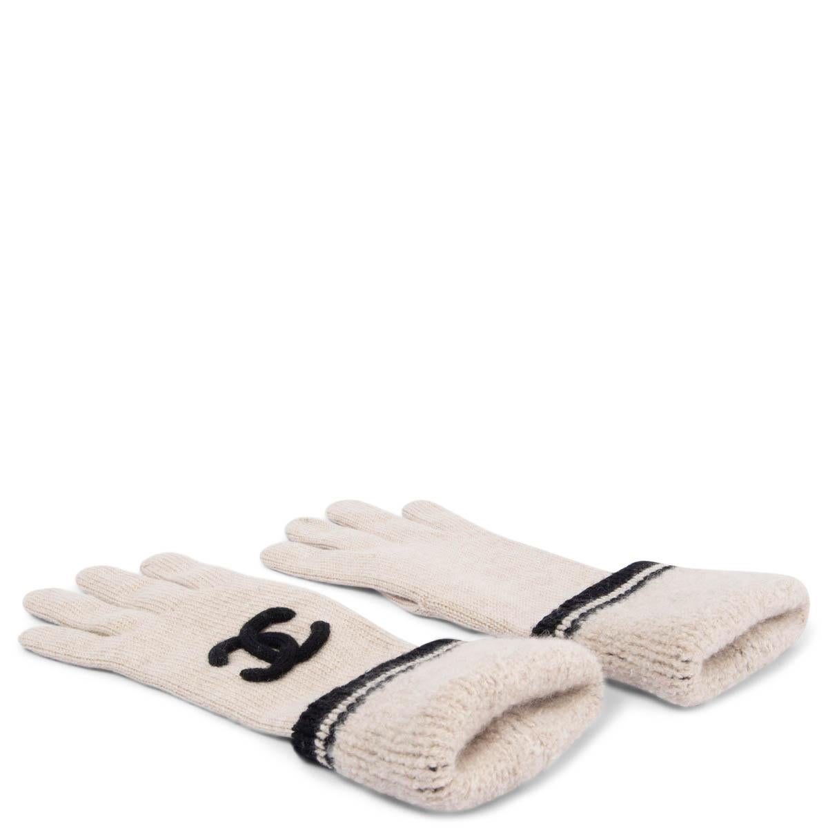 100% authentic Chanel 2021 CC knit gloves in sand and black wool (49%), cashmere (39%) and silk (12%). Have been worn once and are in virtually new condition. Come with matching beanie and shawl in separate listing.