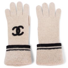 Used CHANEL beige & black wool cashmere silk 2021 21K MITTENS KNIT Gloves