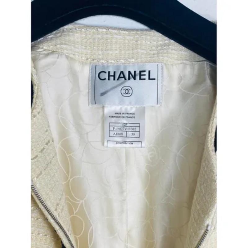 Chanel beige black wool jacket
 Size 38 French / 42 Italian 
 Silk lining 
 Bust 45cm 
 Waist 40, 5cm 
 Shoulders 42 / 43cm [[2] ] Sleeve 60cm 
 Length 87cm 

 Excellent condition