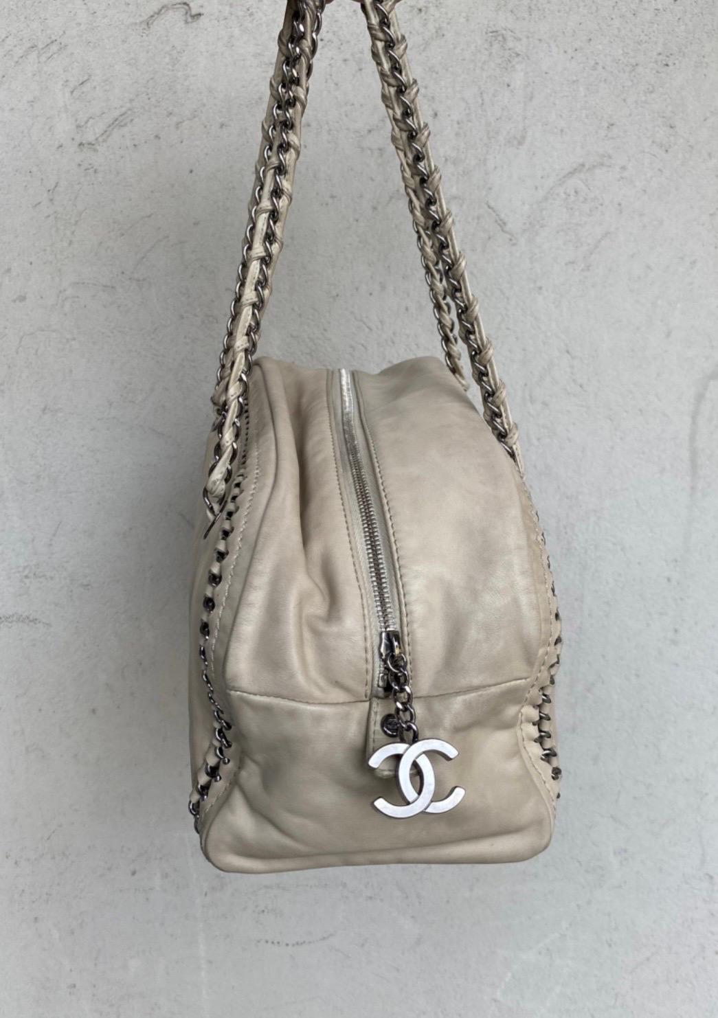 Women's or Men's Chanel beige bowling Bag