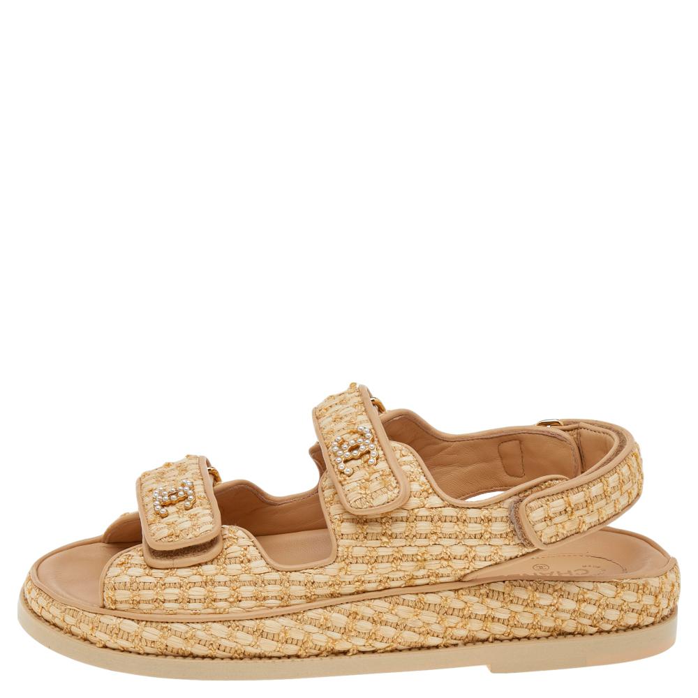 A great pick for casual wear, these flat sandals from Chanel give your feet nothing but comfort and simplistic beauty! They are created from beige braided straw and fabric and are augmented with delicate pearl-embellished CC accents and gold-toned