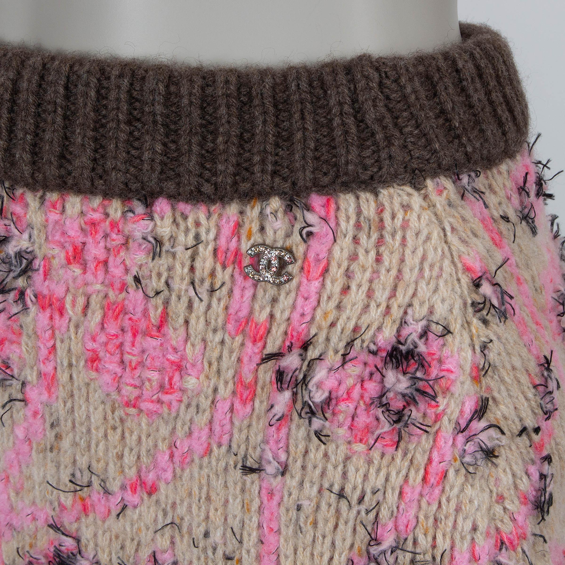 CHANEL beige brown pink cashmere 22K FRINGE KNIT MINI Skirt 36 XS For Sale 1