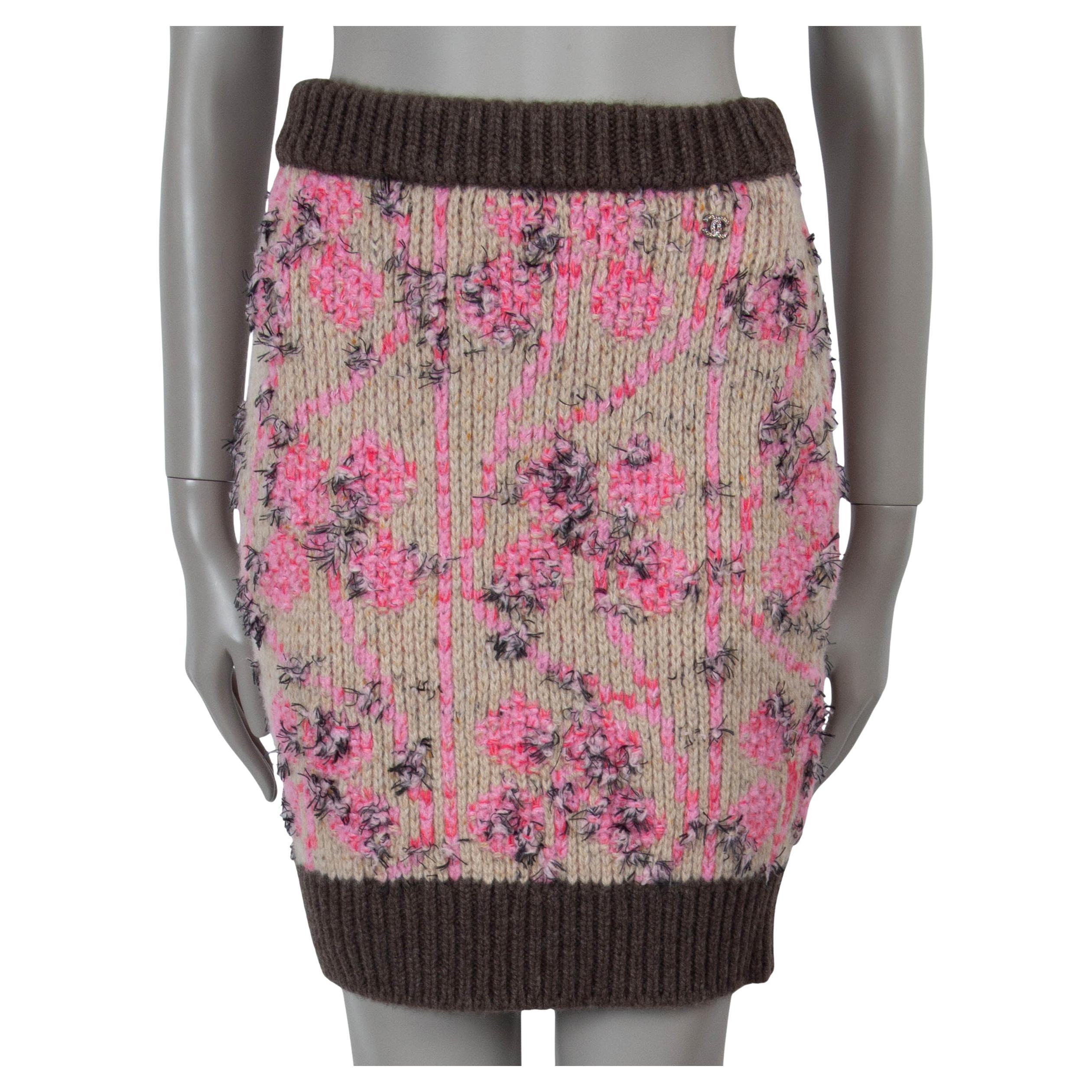 CHANEL beige brown pink cashmere 22K FRINGE KNIT MINI Skirt 36 XS For Sale