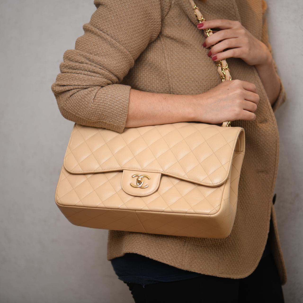 Chanel Beigefarbene Jumbo Classic Double Flap Tasche aus Kalbsleder Jumbo (Orange) im Angebot